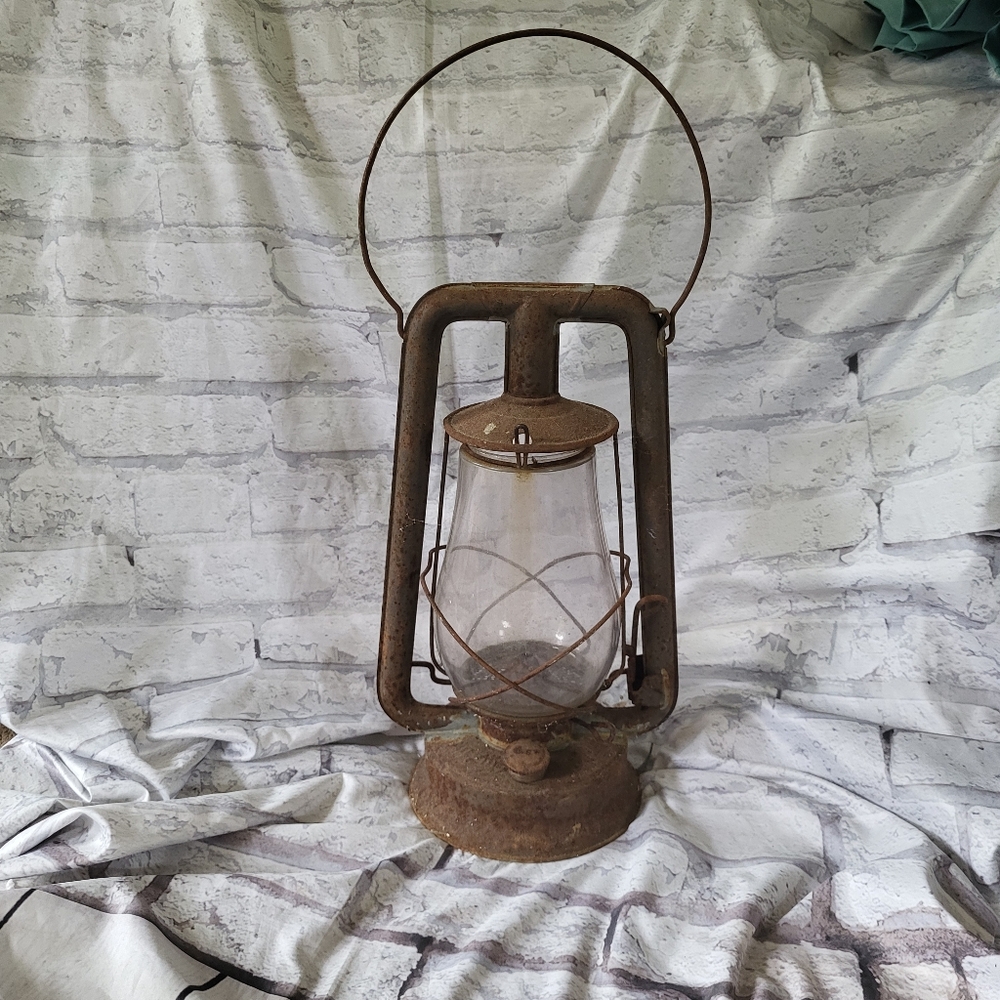 Antique Latern Kerosene Oil Lamp